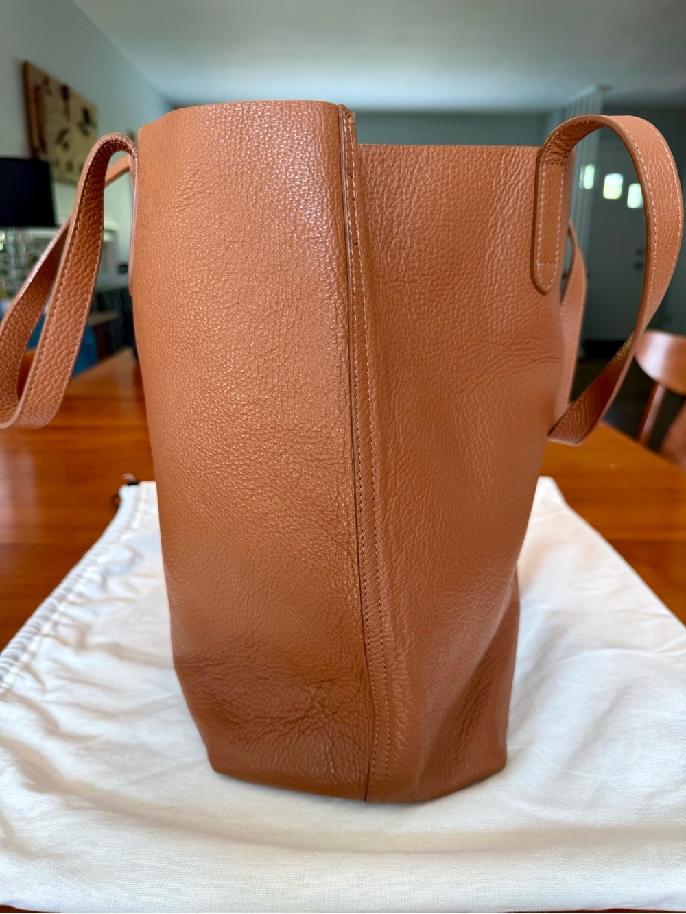 Cuyana Classic Structured Tote in Caramel - Picture 3 of 14